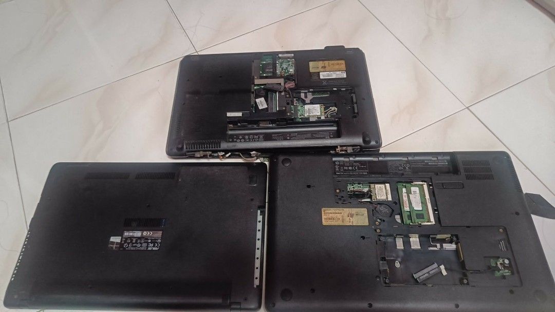 Take all Assorted Broken Digital Cameras and laptop (Category: Cameras) located in Quezon City. Submitted by mhinsunshine11377 (Listing ID 1428049390, Image 3). Description: I am selling 500 pesos per each but buy all for 1700 no charger and lens won't retract or stuck .. this is good for people who want to learn to fix a camera and flipp it into a higher profit meet up SM sucat or DLSU manila.