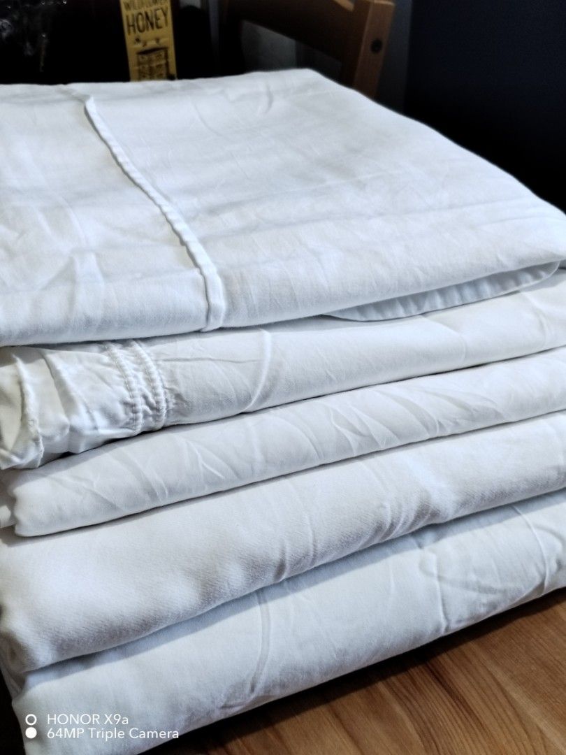5 Flatsheet King / Queen size ( White) (Category: Bedding & Towels) located in Muntinlupa City. Submitted by arciagamaryann68 (Listing ID 1468074790, Image 1). Description: - Includes 5 pieces of white flat sheets in a bundle - Classic white color that easily matches any bedroom decor - Soft and breathable fabric for a comfortable sleep in the tropical weather - Durable stitching with neat header details - Great value bundle pack for daily use or