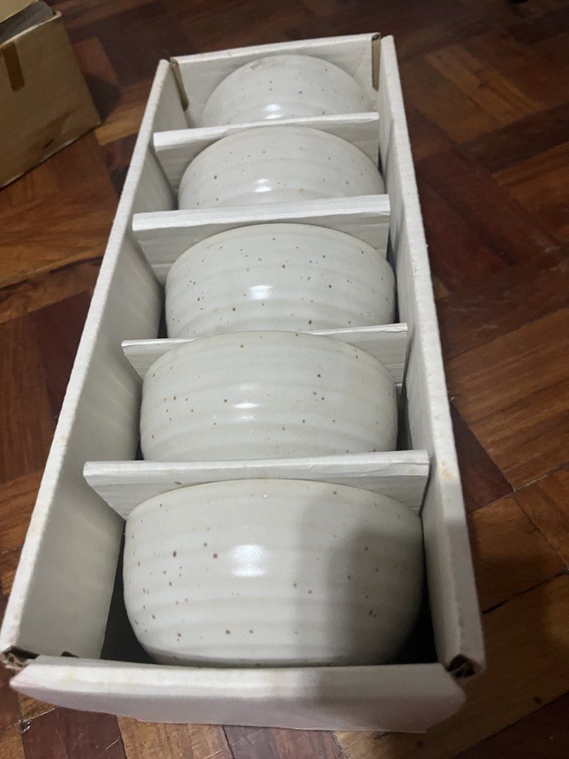 5 pds ceramic bowls set (Category: Everything Else Others) located in Quezon City. Submitted by wacpon_061972 (Listing ID 1468143681, Image 1). Description: A set of speckled, cream-colored ceramic or melamine-style round bowls (6pcs) .