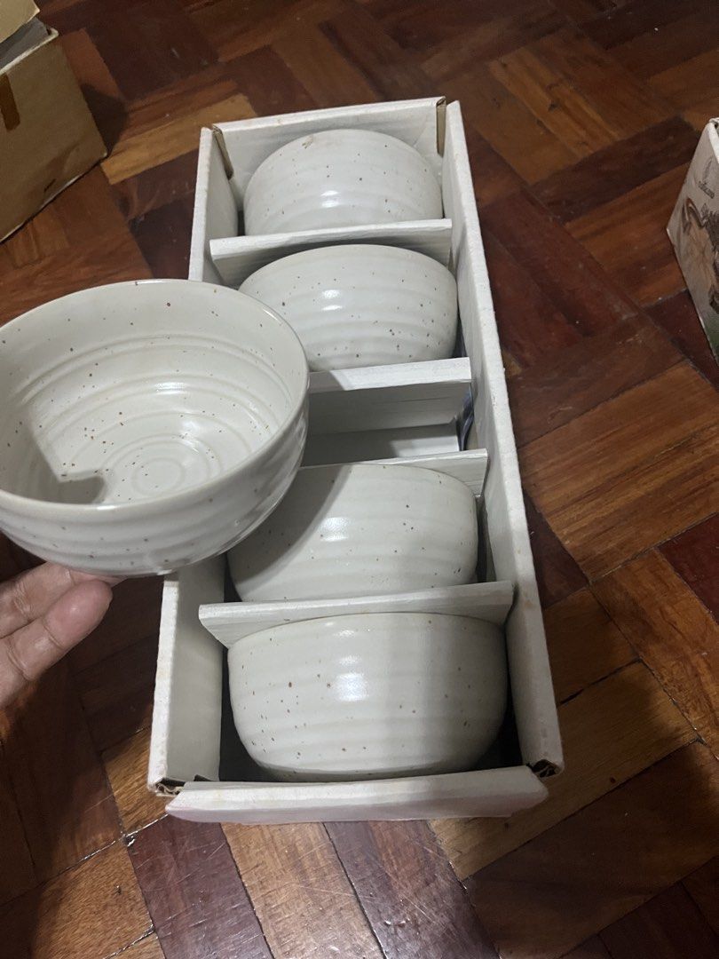 5 pds ceramic bowls set (Category: Everything Else Others) located in Quezon City. Submitted by wacpon_061972 (Listing ID 1468143681, Image 2). Description: A set of speckled, cream-colored ceramic or melamine-style round bowls (6pcs) .