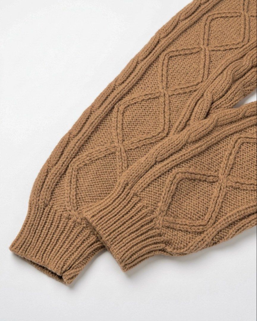 90s Japanese Cable-Knit Wool Sweater (Category: Coats, Jackets and Outerwear) located in Angeles City. Submitted by crushedgems (Listing ID 1468116067, Image 2). Description: id: 90s Japanese Cable-Knit Wool Sweater [ W: 23 | L: 24 ] Condition: Aged Php 950 + Shipping Fee.