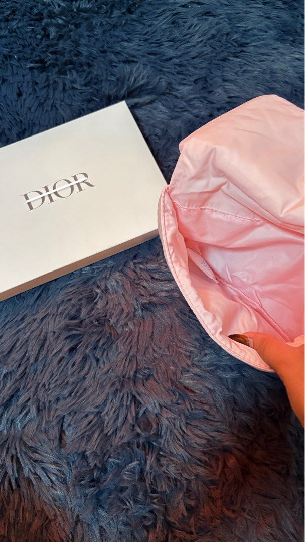 𝑫𝒊𝒐𝒓 𝒑𝒊𝒏𝒌 𝒑𝒖𝒇𝒇𝒚 𝒑𝒐𝒖𝒄𝒉 (Category: Purses & Pouches) located in Manila. Submitted by hnnhsrmnt (Listing ID 1468137048, Image 3). Description: 𝑫𝒊𝒐𝒓 𝒑𝒊𝒏𝒌 𝒑𝒖𝒇𝒇𝒚 𝒑𝒐𝒖𝒄𝒉 Bnew with box •3 slots available •You can customize it as sling bag —₱950.