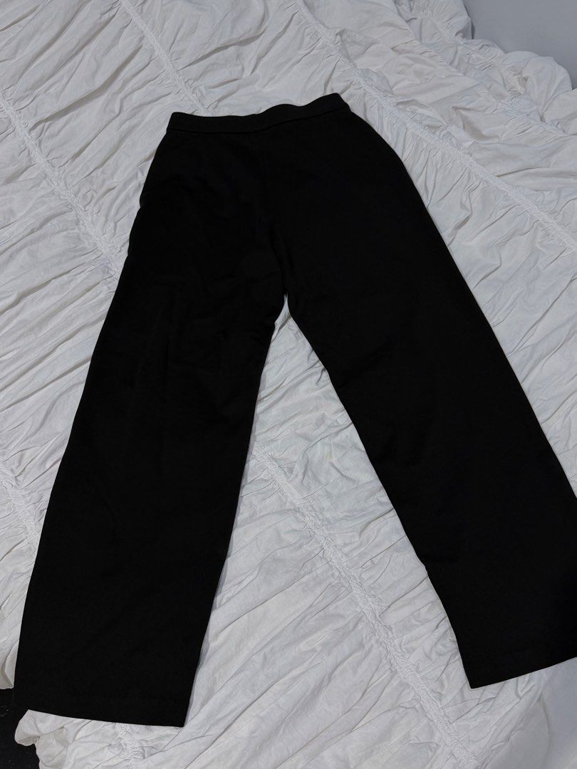 ⋆. 𐙚 ˚ black uniqlo soft pants (Category: Other Bottoms) located in Makati City. Submitted by thezarachives (Listing ID 1468255621, Image 1). Description: .