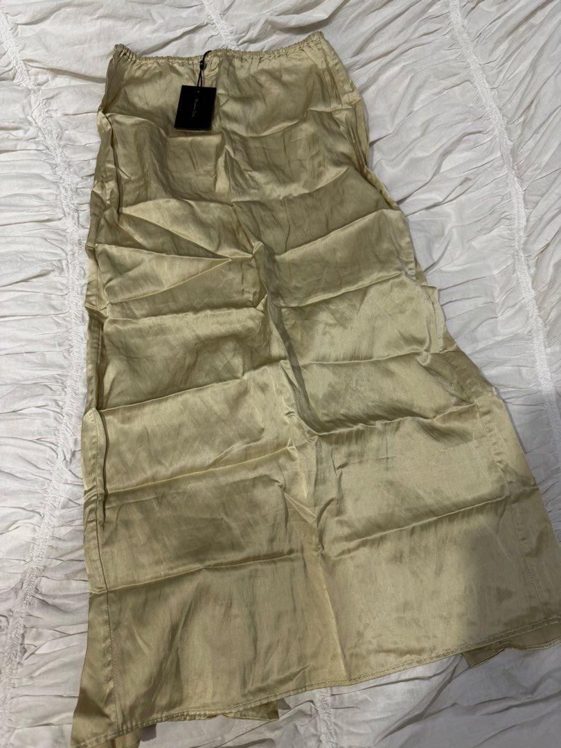 ⋆. 𐙚 ˚ massimo dutti gold long skirt (Category: Skirts) located in Makati City. Submitted by thezarachives (Listing ID 1468255448, Image 1). Description: .