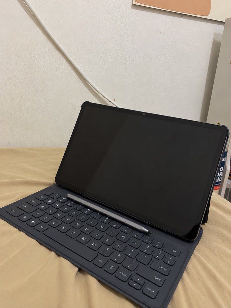 ✨ FOR SALE: HONOR Pad X9a Bundle ✨ (Category: Android) located in Manila. Submitted by trynafindjo_bear (Listing ID 1468187875, Image 3). Description: Selling my personal HONOR Pad X9a 📱🤍 Reason for selling: Barely being used, so I’d rather let it go to someone who will get more use out of it. 📱 HONOR Pad X9a 128GB + Keyboard Case 🖊️ HONOR Pen 💰 Original total: ₱18,599 🔥 Selling price: ₱12,000 only! ✨ Bought July 2026 ✨ Very good condition 