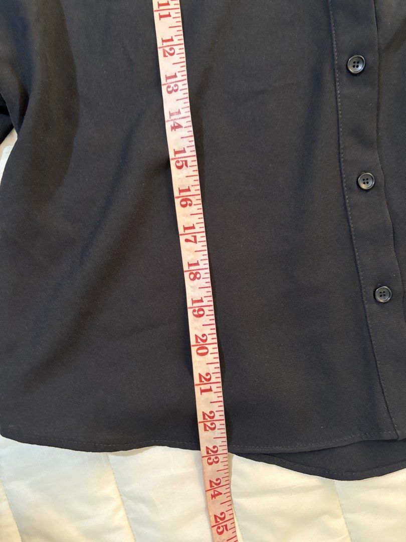 🖤 ZARA Black Button-Down Blouse – Size XS (Category: Blouses) located in Manila. Submitted by hellothere2012 (Listing ID 1468181077, Image 3). Description: Measurements: * Length: Approximately 24 inches * Width: Approximately 26 inches (flat measurement, based on photo) Classic black ZARA blouse with a pointed collar, long sleeves, wide cuffs, and button-down front. Perfect for office wear, smart casual outfits, or everyday styling. * Brand: ZA