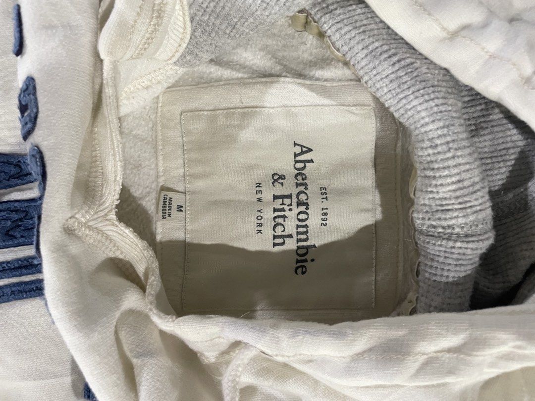 abercrombie hoodie (Category: Coats, Jackets and Outerwear) located in Alabel. Submitted by rynz_ (Listing ID 1468146744, Image 2). Description: w17 L22.