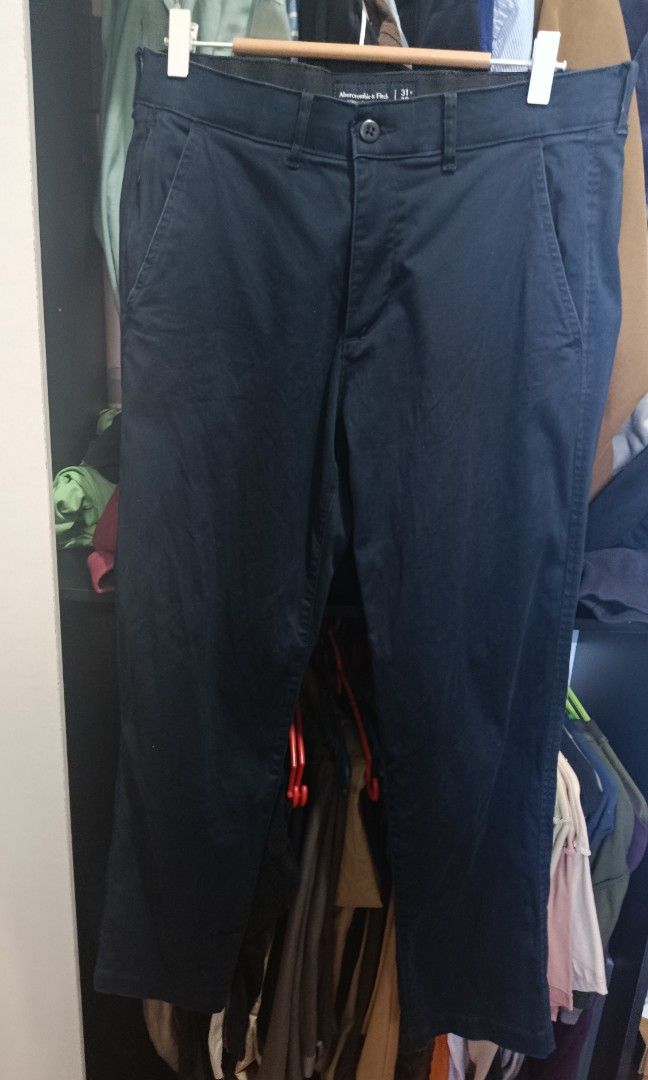 Abercrombie pants (Category: Trousers) located in Jaen. Submitted by vinzyrus217291 (Listing ID 1468126918, Image 1). Description: 32x38 no issue 5 pockets straight fit.