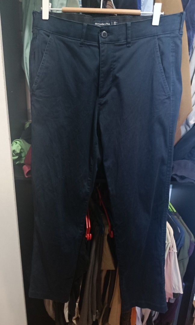 Abercrombie pants (Category: Trousers) located in Jaen. Submitted by vinzyrus217291 (Listing ID 1468126918, Image 2). Description: 32x38 no issue 5 pockets straight fit.