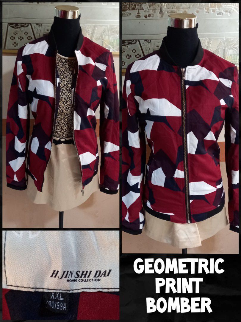 Abstract Geometric Windbreaker Bomber Jacket | Maroon & White Full-Lined Zip-Up (Category: Coats, Jackets and Outerwear) located in Bacoor. Submitted by aithriftcloset (Listing ID 1468157540, Image 3). Description: 📢All sizes are based on my manual measurements to guarantee a good fit. Please check the manual dimensions in the description. 📢Actual photo 👌🏆Abstract Geometric Windbreaker Bomber Jacket | Maroon & White Full-Lined Zip-Up ✨ Key Pr