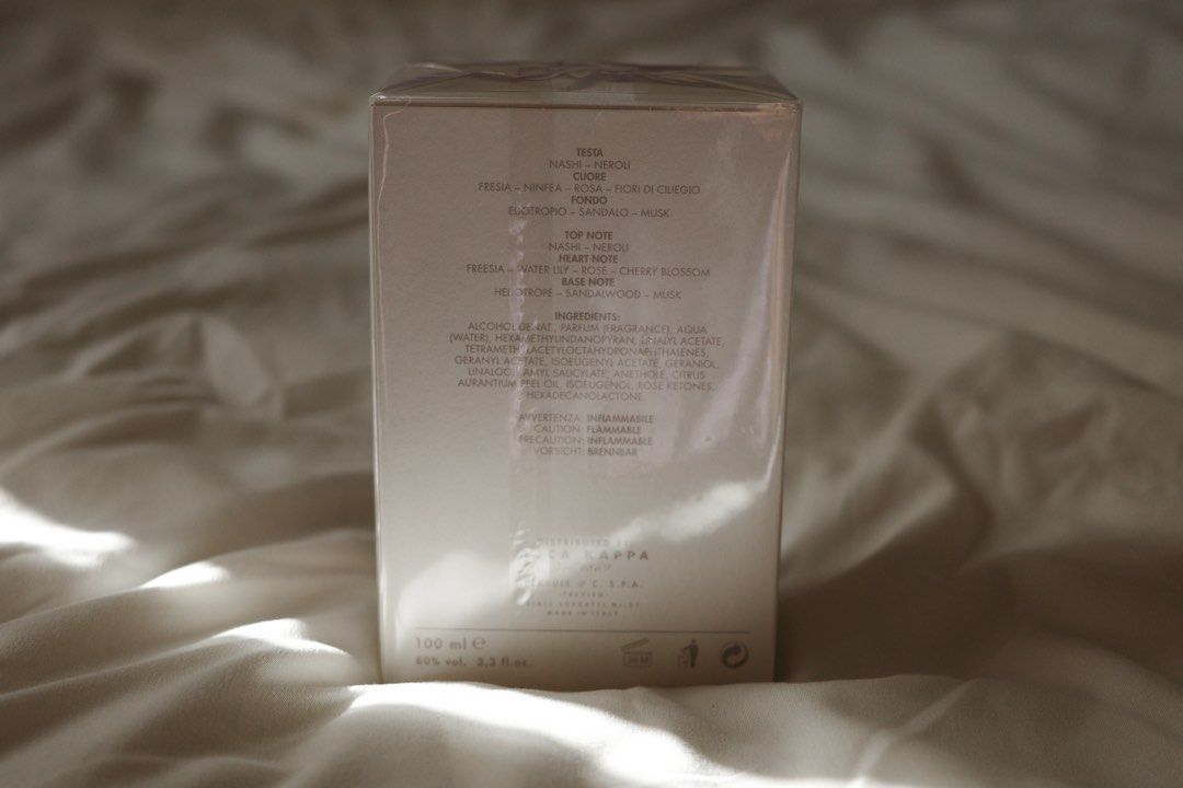 Acca Kappa Sakura Tokyo Eau De Parfum 100ml (Category: Fragrance & Deodorants) located in Las Pinas. Submitted by karleneval (Listing ID 1468137634, Image 3). Description: - Brand: Acca Kappa - Fragrance: Sakura Tokyo Eau de Parfum - Size: 100 ml - Condition: Brand new, unopened, and sealed in plastic - Source: Purchased directly from Rustan's (Gifted to me) - Fragrance Notes: Top (nashi, neroli), Heart (freesia, water lily, rose, cherry blossom)