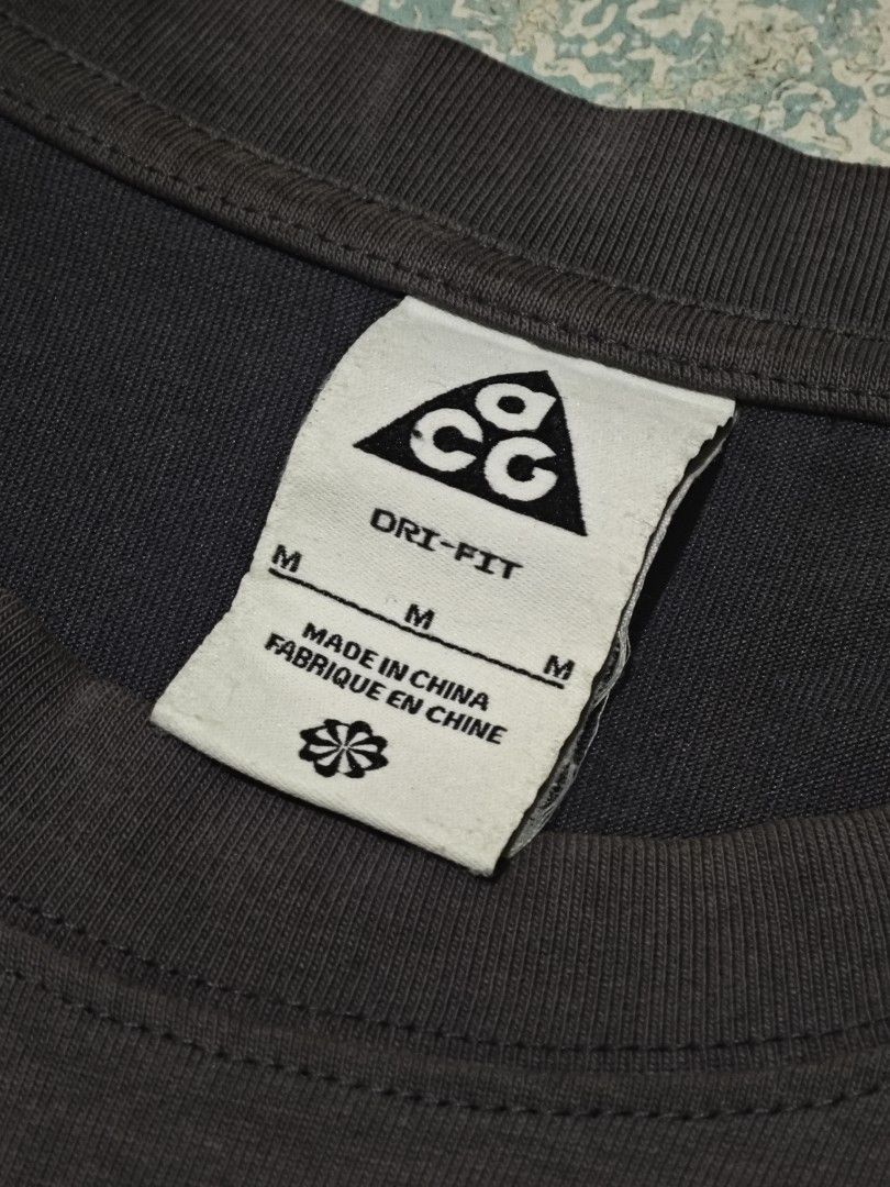 acg nike (Category: Tshirts & Polo Shirts ) located in Calauag. Submitted by cou1_h (Listing ID 1468093488, Image 3). Description: Issue minimal print sa likod 9/10 color rate 20x27.
