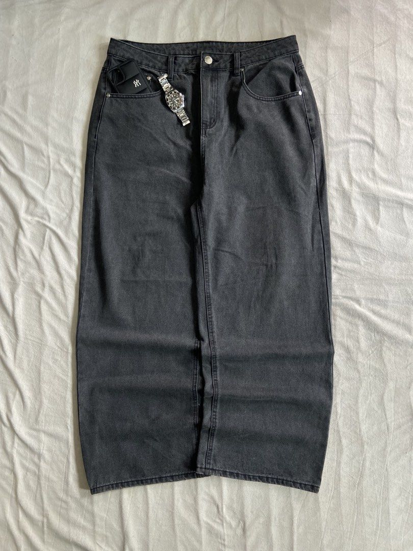 ACID BLACK WASHED PANTS (Category: Jeans) located in Bacolod City. Submitted by clerkhexx (Listing ID 1468246197, Image 1). Description: BAGGY ACID WASHED PANTS Brand: LEMAIN SECOND Measurements: Waist: 34 Lenght: 41.5 Thigh: 14 Leg Hole: 11 Mine: 500 Condition of this item 10 - color rate 10- no issue Check every photos for conditions of the item EOB / END OF BIDDING: TOMORROW (9:01pm THURSDAY) Please note that some comments may not be visible, 