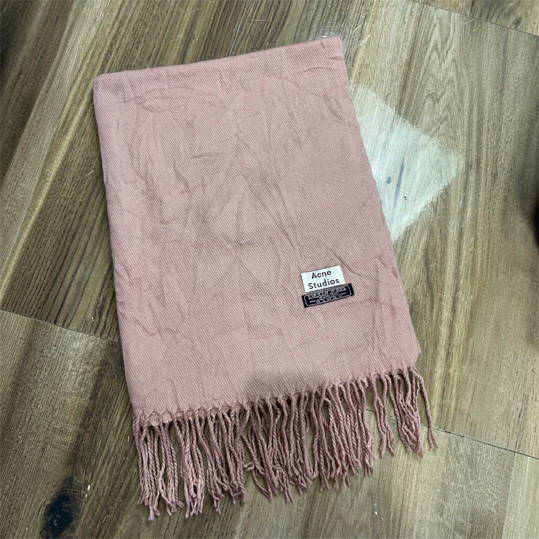 ACNE STUDIOS Wool Scarf (Category: Luxury Accessories) located in Bulacan. Submitted by letsfindukaywithme (Listing ID 1468166151, Image 1). Description: Acne Studios wool scarf 28x74" Like new No issue +sf payment first Ship via J&T .