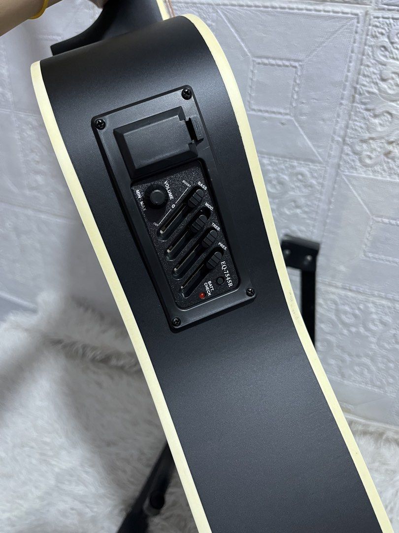 Acoustic Electric Guitar With amplifier (Category: Musical Instruments) located in Manila. Submitted by joharahmauna_18 (Listing ID 1468059775, Image 2). Description: ₱2,800 Acoustic Electric Guitar 38inch low action with 4EQ and trussrod| Brandnew w box no issue ✅ Loc: Novaliches , Quezon City Specs: -Kawes E-Guitar (38 inches) 🎸 - Acoustic Electric Guitar - With 4 way equalizer and pickup port - With trussrod, Low Action Inclusions : Amplifier