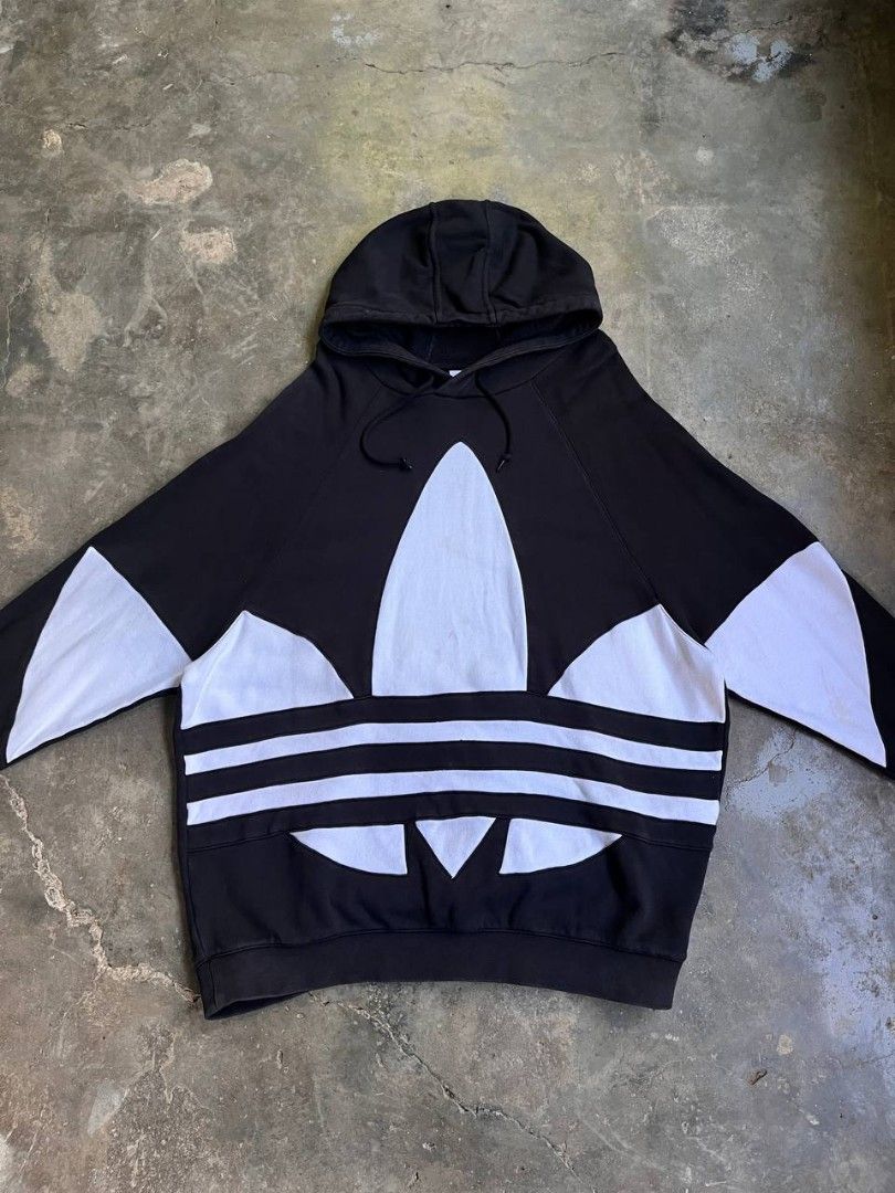 📌Adidas Big Logo (Authentic/Legit) (Category: Hoodies) located in Manila. Submitted by thriftortrick11 (Listing ID 1468094670, Image 1). Description: Dimes: 25/30 Color rate: 9/10 Condition: Good Issue: Stain/Fadings on Hood.