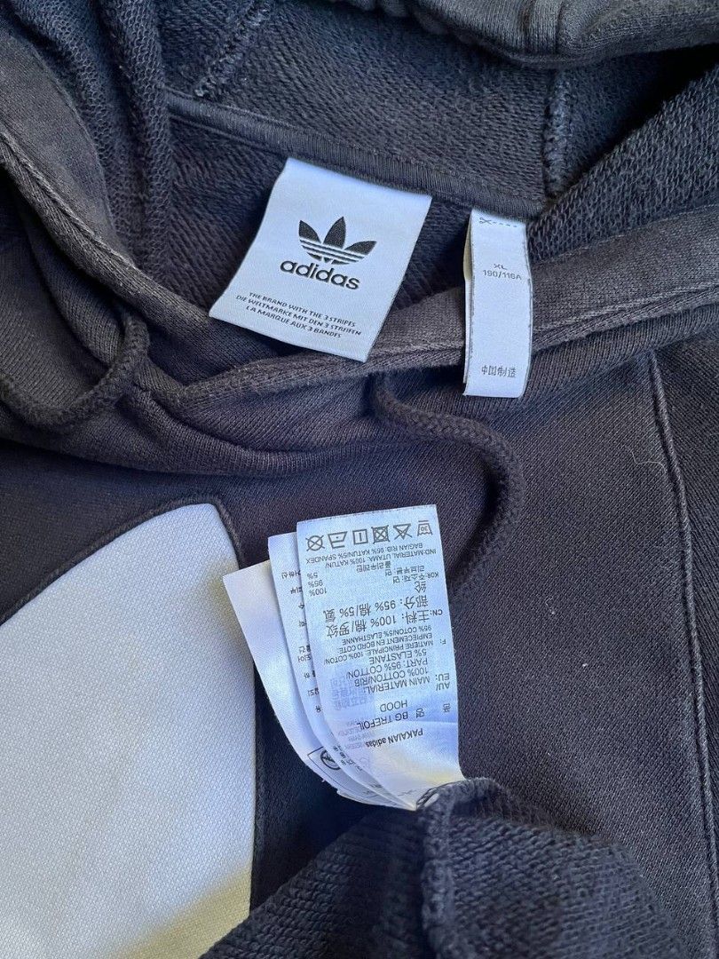 📌Adidas Big Logo (Authentic/Legit) (Category: Hoodies) located in Manila. Submitted by thriftortrick11 (Listing ID 1468094670, Image 3). Description: Dimes: 25/30 Color rate: 9/10 Condition: Good Issue: Stain/Fadings on Hood.
