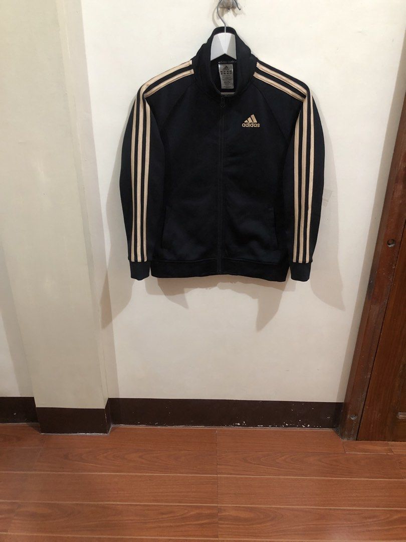 Adidas Black Track Jacket (Category: Coats, Jackets and Outerwear) located in Oas. Submitted by alithrifthunter (Listing ID 1468134423, Image 2). Description: .