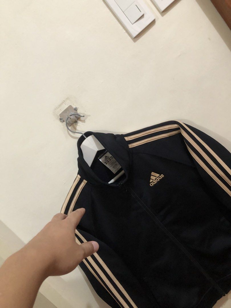 Adidas Black Track Jacket (Category: Coats, Jackets and Outerwear) located in Oas. Submitted by alithrifthunter (Listing ID 1468134423, Image 3). Description: .