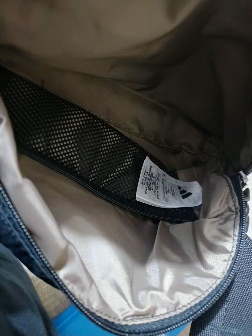 Adidas crossbody (Category: Cross-body Bags) located in Quezon City. Submitted by barbosac (Listing ID 1468262646, Image 3). Description: .