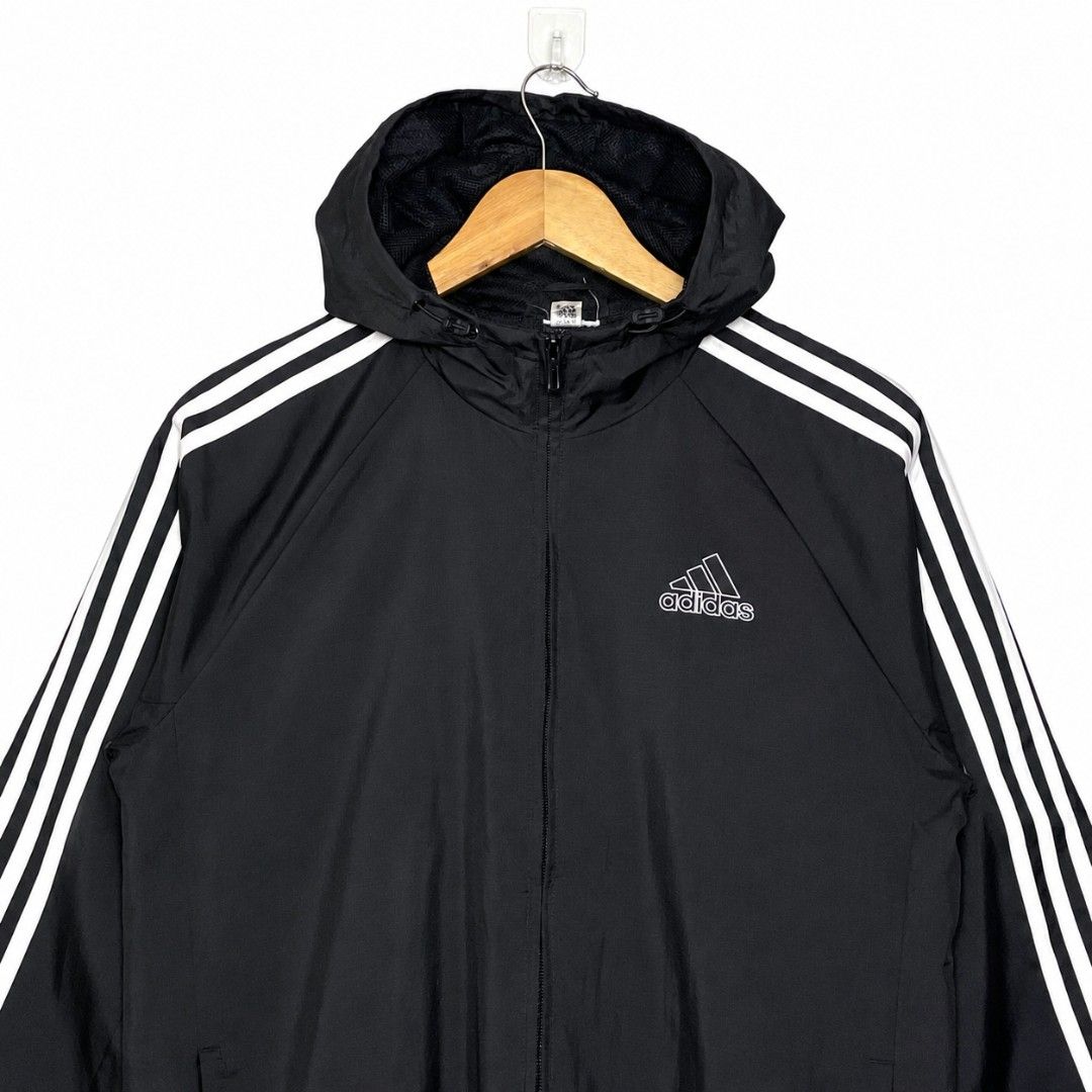 Adidas Essentials 3-Stripes Woven Windbreaker (Category: Activewear) located in Manila. Submitted by jphth_dgzmn (Listing ID 1468073123, Image 3). Description: Adidas Essentials 3-Stripes Woven Windbreaker SIZE: Small WIDTH: 21 inches LENGTH: 28 inches CONDITION: Like New ISSUE: No Issue LOCATION: Cabuyao, Laguna ₱880.