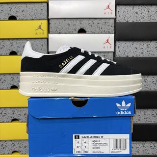 (Category: ) located in . Submitted by pickplanet_sneaker_shirt (Listing ID 1468182578, Image 1). Description: .
