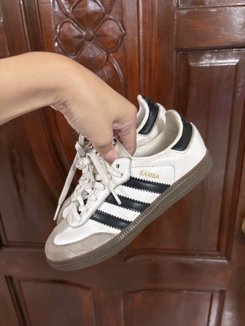 Adidas Samba OG White Black Gum Sole (Category: Babies & Kids Fashion) located in Bacolod City. Submitted by cmb23 (Listing ID 1468168902, Image 2). Description: Authentic Adidas Samba Size US 11k (17-18cm) No issue Needs cleaning .