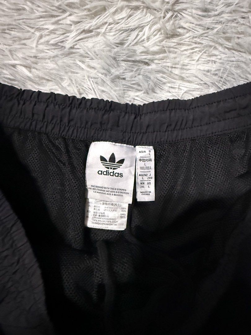 Adidas trefoil shorts (Category: Shorts) located in Cavite. Submitted by timsiojo (Listing ID 1468280078, Image 2). Description: For sale Adidas big trefoil shorts Size L 32-34 length 18 Issue yellow stains Cavite loc.