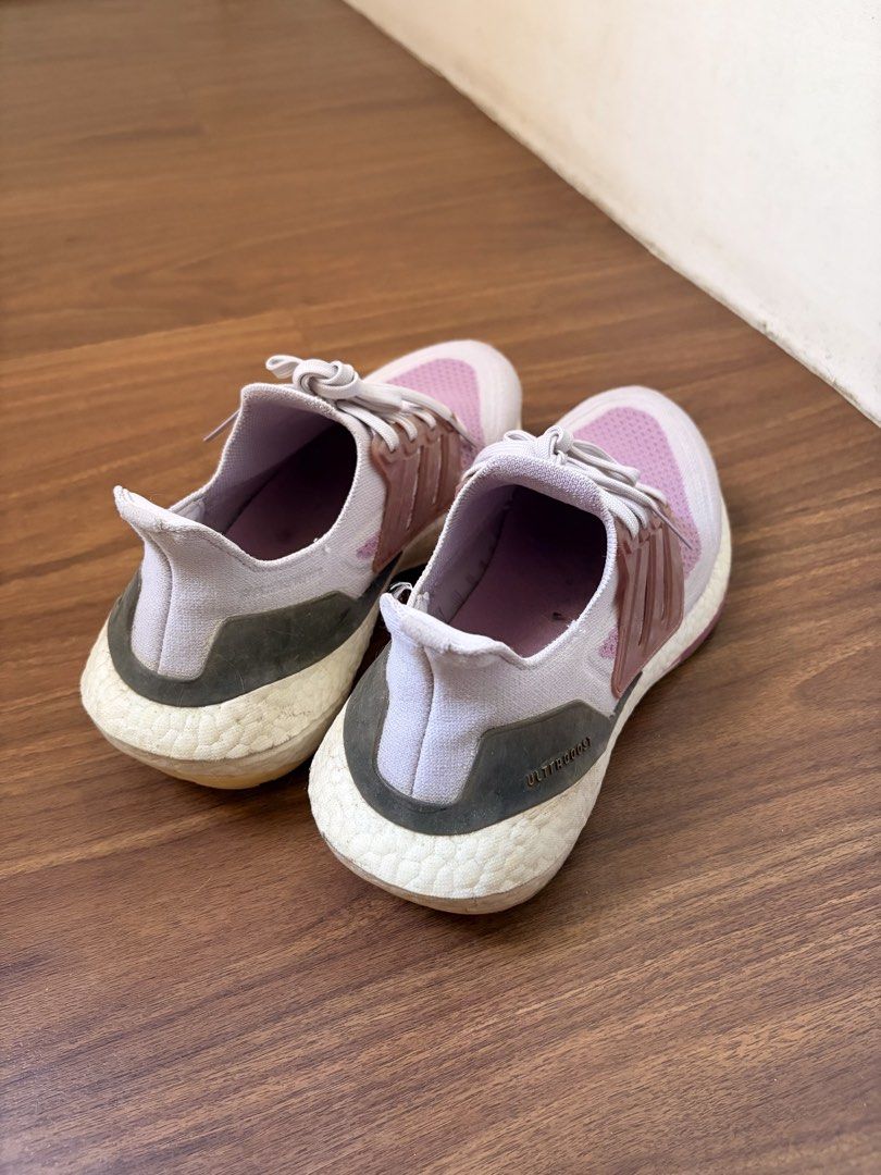 Adidas Ultraboost 21 Womens (Category: Sneakers) located in Rizal. Submitted by pinatoi (Listing ID 1468066988, Image 3). Description: Adidas Ultraboost 21 Womens Ice Purple / Cloud White / Rose To US 8.5 | 25.5 CM ORIGINAL, bought from Adidas Robinsons Antipolo for 9,500 PHP. Good condition, no flaws other than minimal signs of wear :) FOR SALE or SWAP to trail running shoes! - Material: Primeblue knit upper - Condition: Boost midsoles show mino