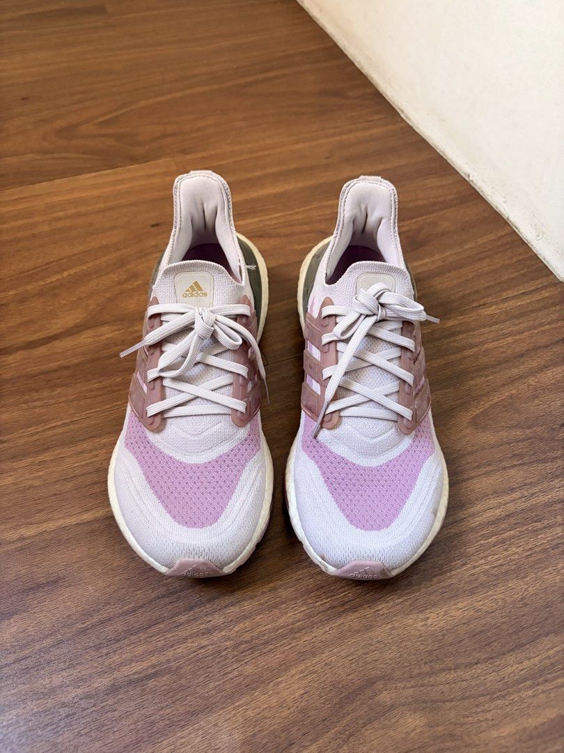 Adidas Ultraboost 21 Womens (Category: Sneakers) located in Rizal. Submitted by pinatoi (Listing ID 1468066988, Image 1). Description: Adidas Ultraboost 21 Womens Ice Purple / Cloud White / Rose To US 8.5 | 25.5 CM ORIGINAL, bought from Adidas Robinsons Antipolo for 9,500 PHP. Good condition, no flaws other than minimal signs of wear :) FOR SALE or SWAP to trail running shoes! - Material: Primeblue knit upper - Condition: Boost midsoles show mino