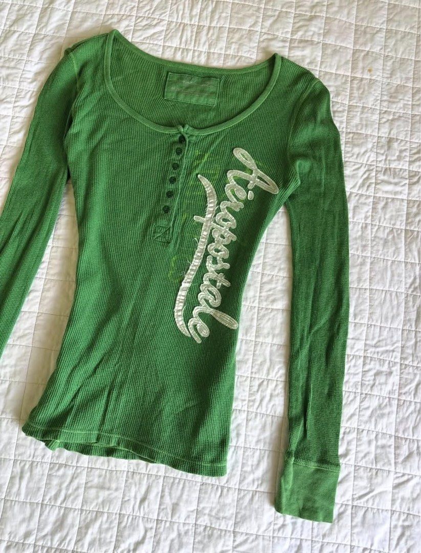 aeropostale y2k cardigan (Category: Longsleeves) located in Naga. Submitted by aemiisclst (Listing ID 1468079092, Image 3). Description: .