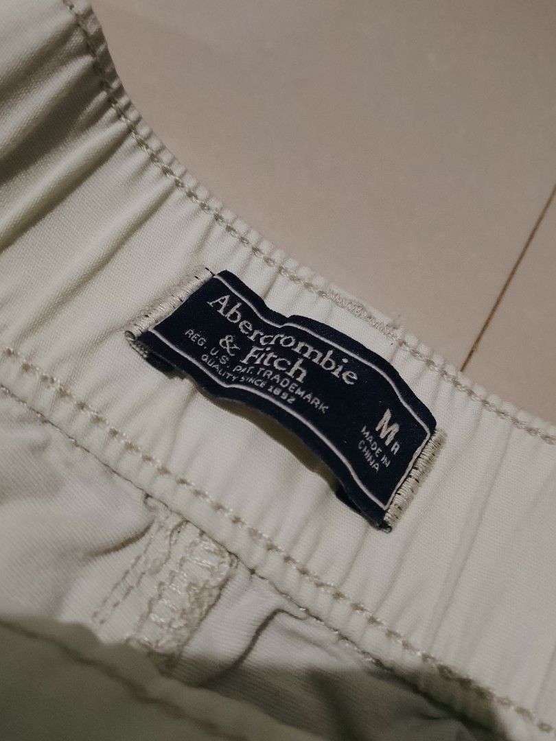 A&F CARGO SHORT (Category: Shorts) located in Cavite. Submitted by jftxthrift (Listing ID 1468178873, Image 2). Description: 29-30 ‎23.5 ‎12.5 ‎9.5 issue stains.