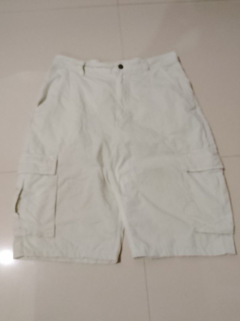 A&F CARGO SHORT (Category: Shorts) located in Cavite. Submitted by jftxthrift (Listing ID 1468178873, Image 1). Description: 29-30 ‎23.5 ‎12.5 ‎9.5 issue stains.