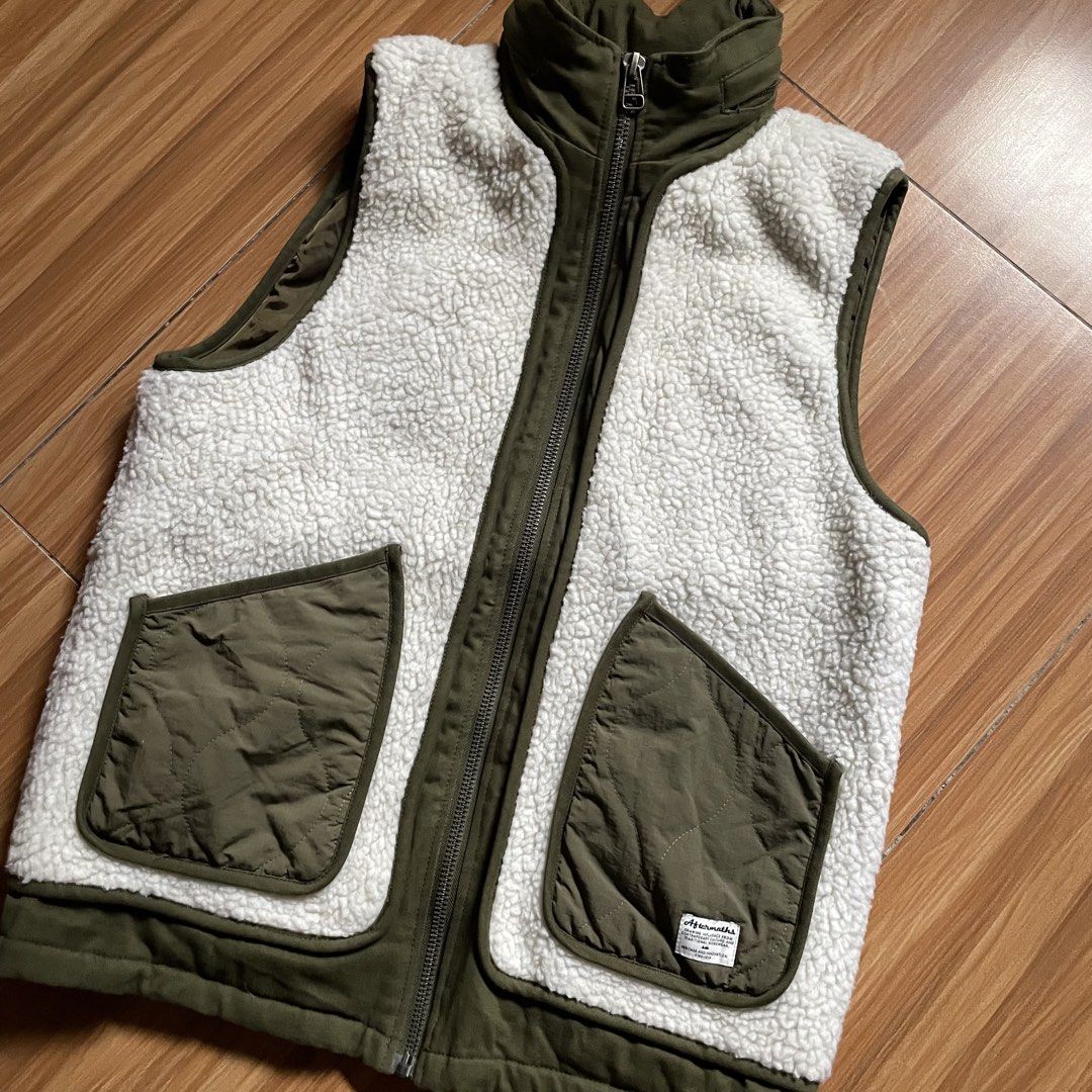Aftermaths Sherpa Fleece Vest (Category: Coats, Jackets and Outerwear) located in General Mariano Alvarez. Submitted by 4117_thriftnthrive (Listing ID 1468233344, Image 2). Description: In excellent condition No flaws Size: M Measurements Width: 22” Length: 27”.