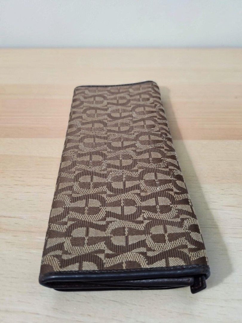AIGNER TAPESTRY BIFOLD LONG WALLET (Category: Wallets & Card holders) located in Las Pinas. Submitted by annachiaonair2037 (Listing ID 1468089314, Image 2). Description: AIGNER TAPESTRY BIFOLD LONG WALLET FROM JAPAN Disclaimer: I am not affiliated with, associated with, or authorized by any of the brands featured posted. Any mention of brand names, trademarks, or logos is solely for identification and reference purposes only..