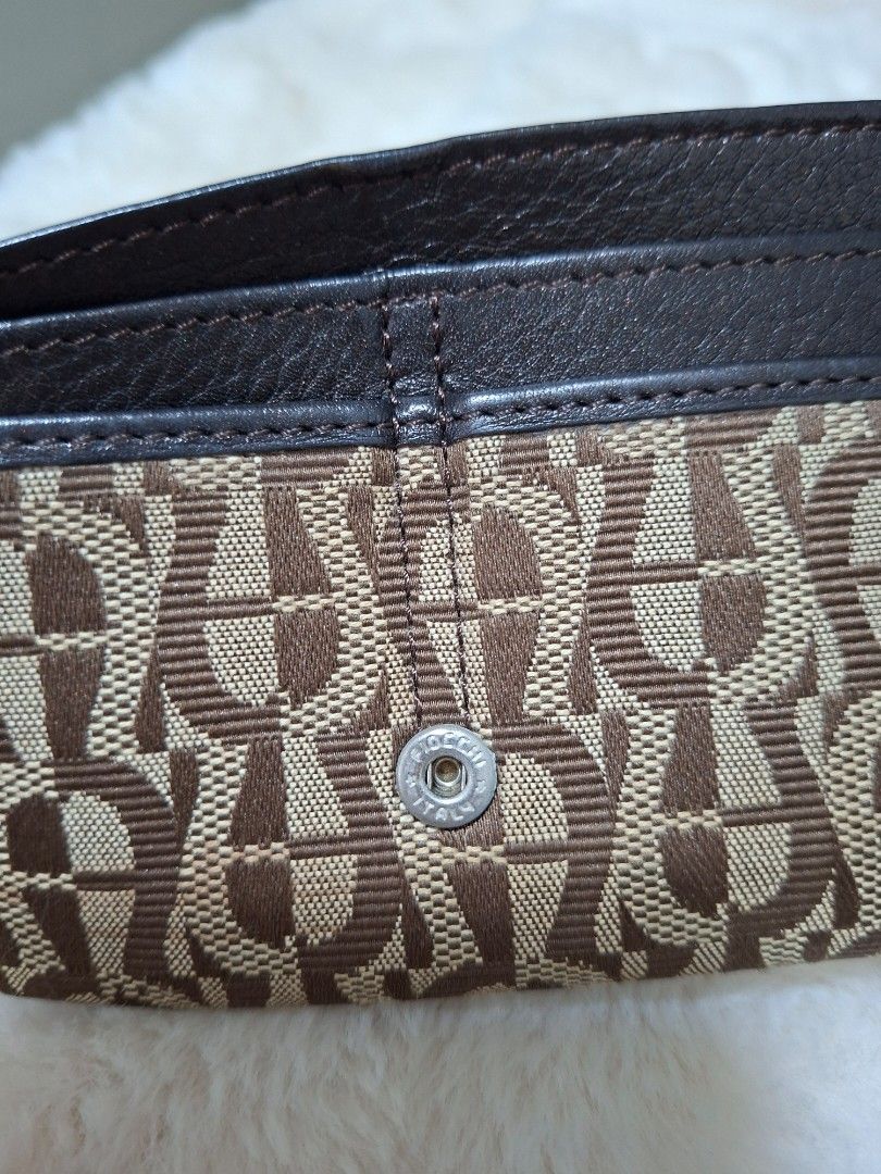AIGNER TAPESTRY BIFOLD LONG WALLET (Category: Wallets & Card holders) located in Las Pinas. Submitted by annachiaonair2037 (Listing ID 1468089314, Image 3). Description: AIGNER TAPESTRY BIFOLD LONG WALLET FROM JAPAN Disclaimer: I am not affiliated with, associated with, or authorized by any of the brands featured posted. Any mention of brand names, trademarks, or logos is solely for identification and reference purposes only..