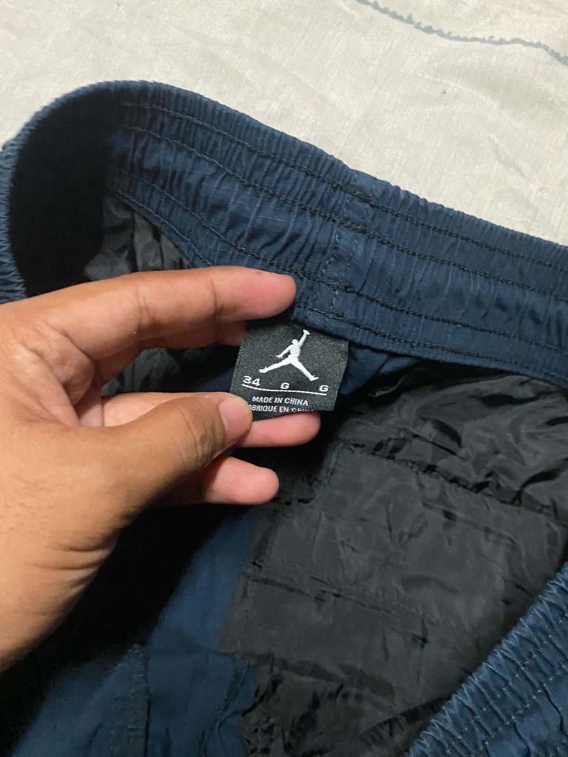 Air Jordan City Short (Category: Shorts) located in Manila. Submitted by kayzthawan (Listing ID 1468152323, Image 3). Description: ₱300.00 💎 Air Jordan City Short Size : Medium (34) Dimes : 30-36 x 21 Condition : Excellent Condition : 9.5 Issue : Fade Logo Design.