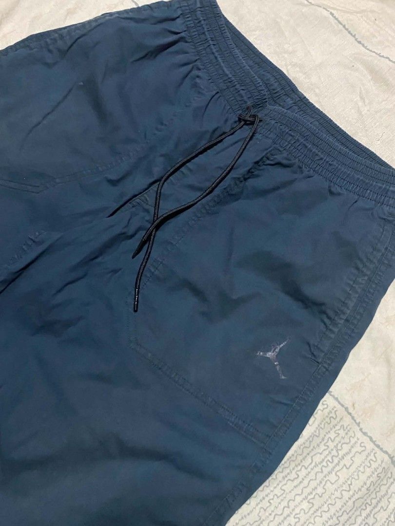 Air Jordan City Short (Category: Shorts) located in Manila. Submitted by kayzthawan (Listing ID 1468152323, Image 2). Description: ₱300.00 💎 Air Jordan City Short Size : Medium (34) Dimes : 30-36 x 21 Condition : Excellent Condition : 9.5 Issue : Fade Logo Design.