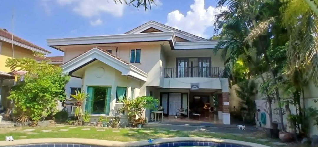 (Category: ) located in . Submitted by rmvlistings (Listing ID 1468097851, Image 1). Description: .