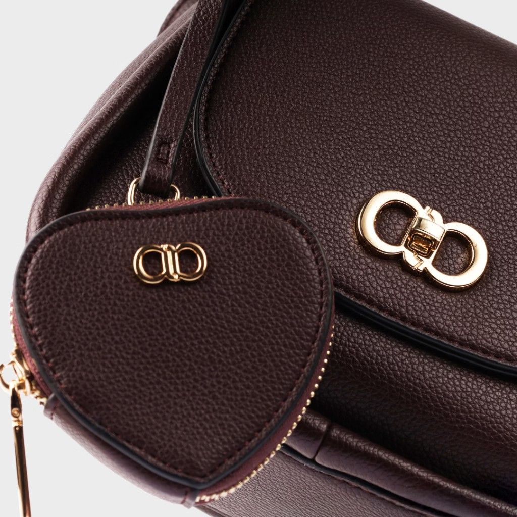 ALBERTO Sling Bag (Category: Cross-body Bags) located in Manila. Submitted by truebear_d3a3bf (Listing ID 1468177786, Image 2). Description: Alberto Sling Bag Color: Wine Condi: 9/10 Gcash payment lalamove or JNT.
