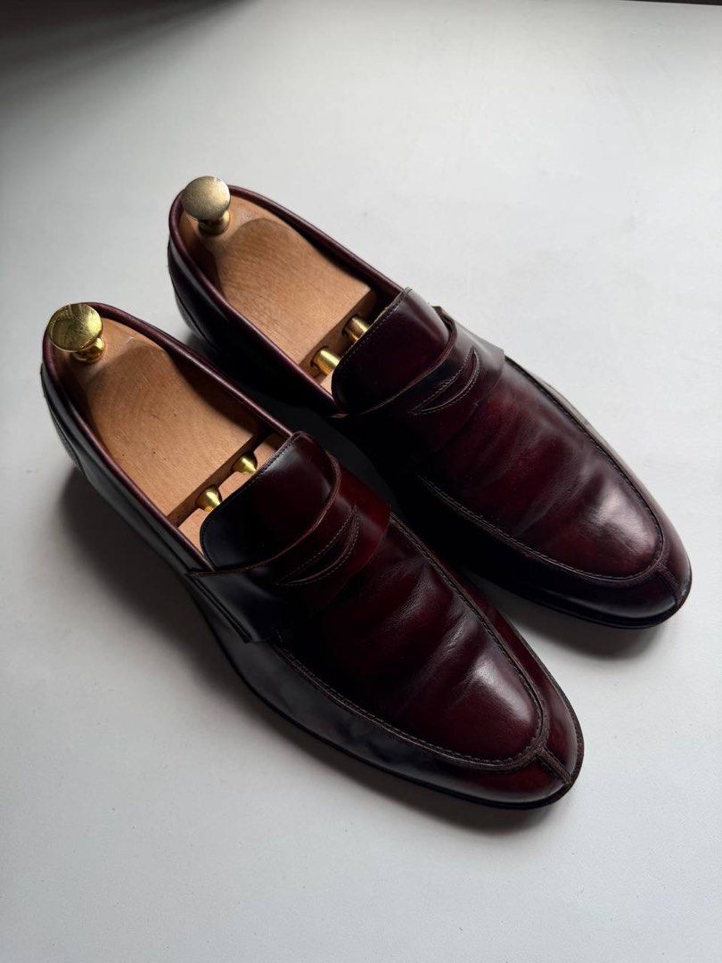 Alcuno Burgundy Loafers (Category: Dress Shoes) located in Cagayan de Oro. Submitted by thrift_crate.ph (Listing ID 1468224995, Image 3). Description: ᴀʟᴄᴜɴᴏ ʙᴜʀɢᴜɴᴅʏ ʟᴏᴀғᴇʀs 𝟾.𝟻ᴜs / 𝟸𝟼.𝟻ᴄᴍ / ʙᴇsᴛ ғɪᴛs ᴀ 𝟿ᴜs 𝐒𝐢𝐳𝐞: 8.5US / 26.5cm / best fits a 9US 𝐂𝐨𝐧𝐝𝐢𝐭𝐢𝐨𝐧 𝐫𝐚𝐭𝐞: 9/10 𝐂𝐨𝐥𝐨𝐫 𝐫𝐚𝐭𝐞: 10/10 Issue/s: Minimal heel drag .