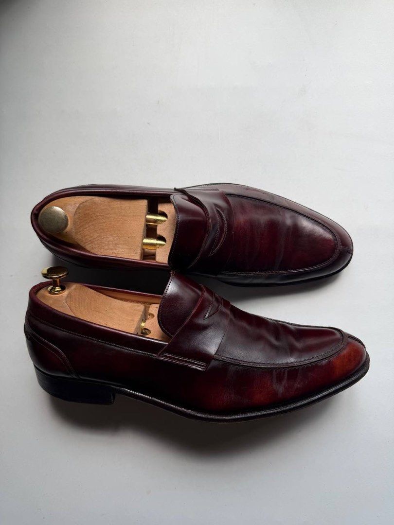 Alcuno Burgundy Loafers (Category: Dress Shoes) located in Cagayan de Oro. Submitted by thrift_crate.ph (Listing ID 1468224995, Image 2). Description: ᴀʟᴄᴜɴᴏ ʙᴜʀɢᴜɴᴅʏ ʟᴏᴀғᴇʀs 𝟾.𝟻ᴜs / 𝟸𝟼.𝟻ᴄᴍ / ʙᴇsᴛ ғɪᴛs ᴀ 𝟿ᴜs 𝐒𝐢𝐳𝐞: 8.5US / 26.5cm / best fits a 9US 𝐂𝐨𝐧𝐝𝐢𝐭𝐢𝐨𝐧 𝐫𝐚𝐭𝐞: 9/10 𝐂𝐨𝐥𝐨𝐫 𝐫𝐚𝐭𝐞: 10/10 Issue/s: Minimal heel drag .