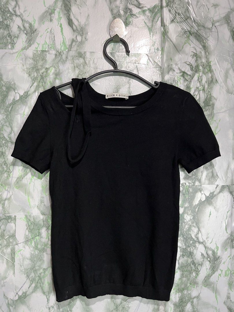 ALICE + OLIVIA knitted top (Category: Shirts) located in Bulacan. Submitted by letsfindukaywithme (Listing ID 1468061526, Image 2). Description: Alice+Olivia knitted top Small 13x20" Strechable like new No issue +sf payment first Ship via J&T .