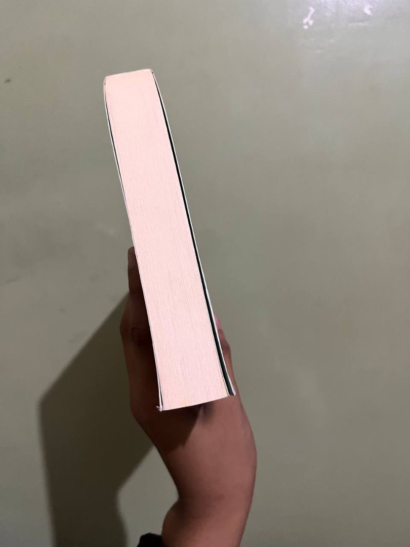 Alice Oseman - Heartstopper (Volume 2) (Category: Storybooks) located in Carmen. Submitted by grei.librongbaligya. (Listing ID 1468124056, Image 3). Description: Alice Oseman - Heartstopper (Volume 2) Slight spine crease. Regular paperback..