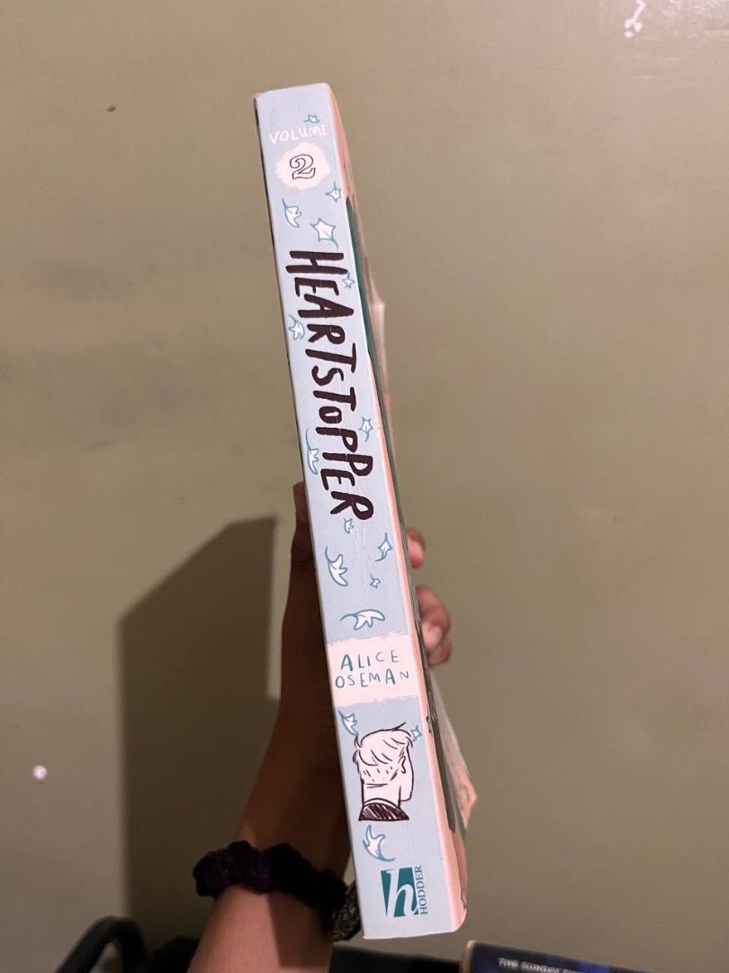 Alice Oseman - Heartstopper (Volume 2) (Category: Storybooks) located in Carmen. Submitted by grei.librongbaligya. (Listing ID 1468124056, Image 2). Description: Alice Oseman - Heartstopper (Volume 2) Slight spine crease. Regular paperback..