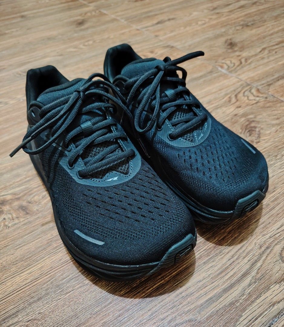 ALTRA - Via Olympus 2 Running Shoes (Category: Sneakers) located in Manila. Submitted by espesyaloffer (Listing ID 1468134894, Image 3). Description: ALTRA - Via Olympus 2 Running Shoes Condition : 9+/10 Size : UK6 US7 EU40 Flaws : none P4,000 + sf.