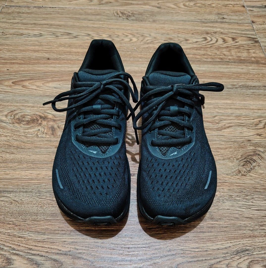 ALTRA - Via Olympus 2 Running Shoes (Category: Sneakers) located in Manila. Submitted by espesyaloffer (Listing ID 1468134894, Image 2). Description: ALTRA - Via Olympus 2 Running Shoes Condition : 9+/10 Size : UK6 US7 EU40 Flaws : none P4,000 + sf.