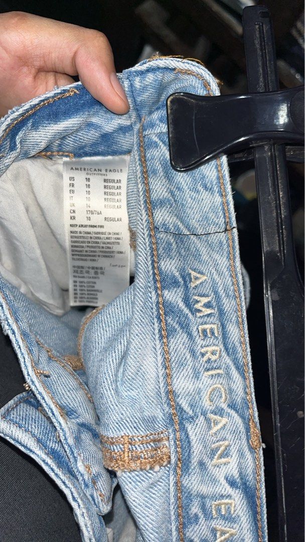 American Eagle Light Blue Pants (Category: Jeans) located in Santiago. Submitted by sonielyn (Listing ID 1468103724, Image 2). Description: waist is 29-31 .