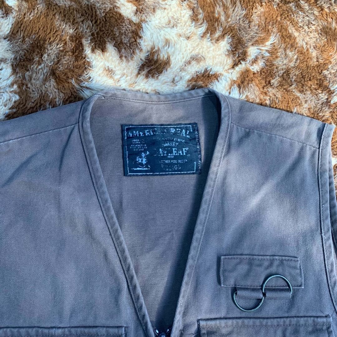 American Eagle oakleaf Brown Utility Vest (Category: Vests) located in Cabanatuan. Submitted by sfracks (Listing ID 1468101531, Image 3). Description: Decluttering because I’m moving out! Must be gone or will be donated! - American Eagle oakleaf Brown Utility Vest - Width 22 - Length 22.5 - Can fit a small-medium - Color may differ to lighting - Pay first before shipping.