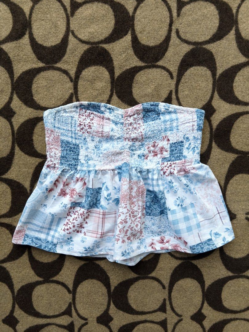 American Eagle Patchwork Floral Smocked Tube Top Medium (Category: Sleeveless) located in Cauayan City . Submitted by alt_olshop4 (Listing ID 1468209204, Image 1). Description: ♡ American Eagle Patchwork Tube Peplum Top ♡ Size: medium on tag Brand: American Eagle Condition/flaws: 9/10 M 370 S 400 G 430 Up for bid! +50 [Lock price: ₱800] Swipe/see comment section -> to see flaws Please read the following ♡ Read my pinned post before ordering ♡ Man